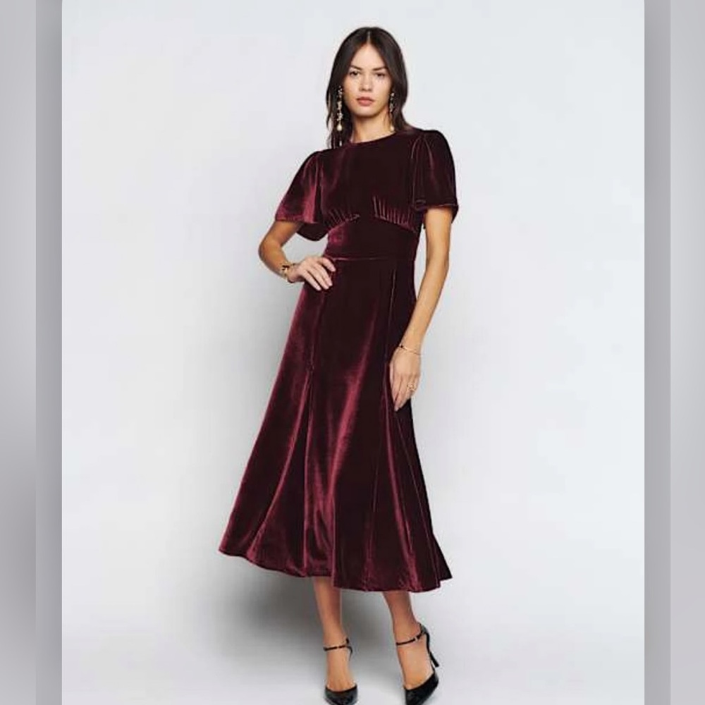 Reformation STUNNING Quinne Flutter Sleeve Velvet  Dress